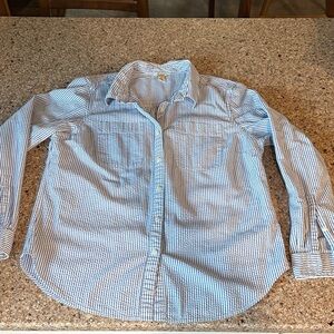 L.L. Bean Women’s seersucker Blue and White Striped Button Down Shirt size M